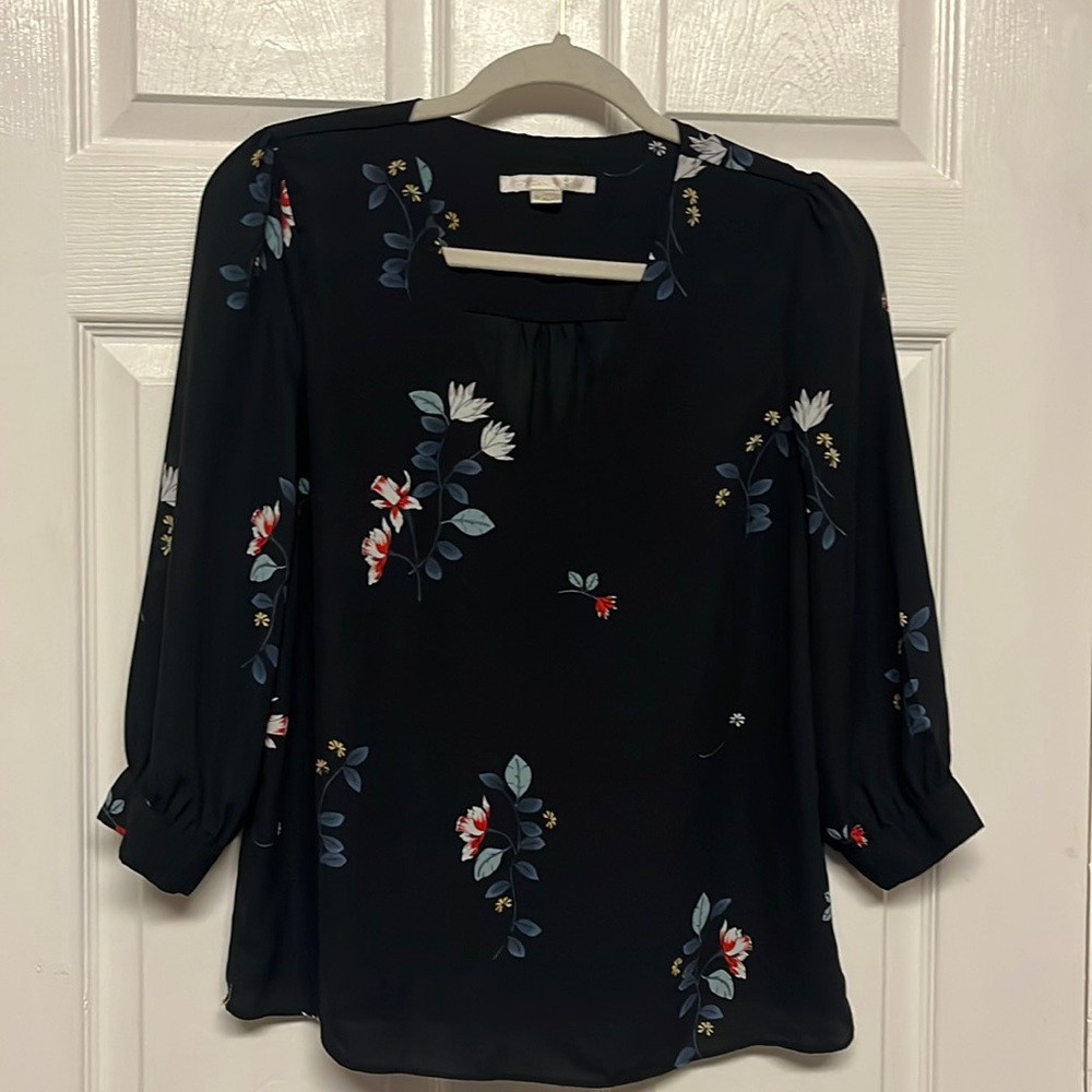 Cute black top with flower designs